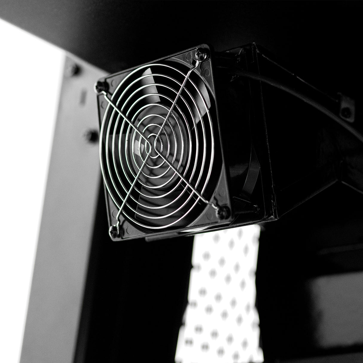 Masterbuilt Gravity Series® XT Digitaalinen WiFi Hiiligrilli & Savustin