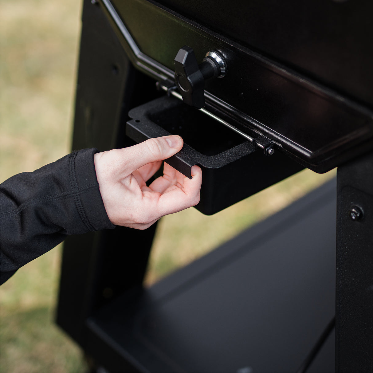 Masterbuilt Gravity Series® XT Digitaalinen WiFi Hiiligrilli & Savustin