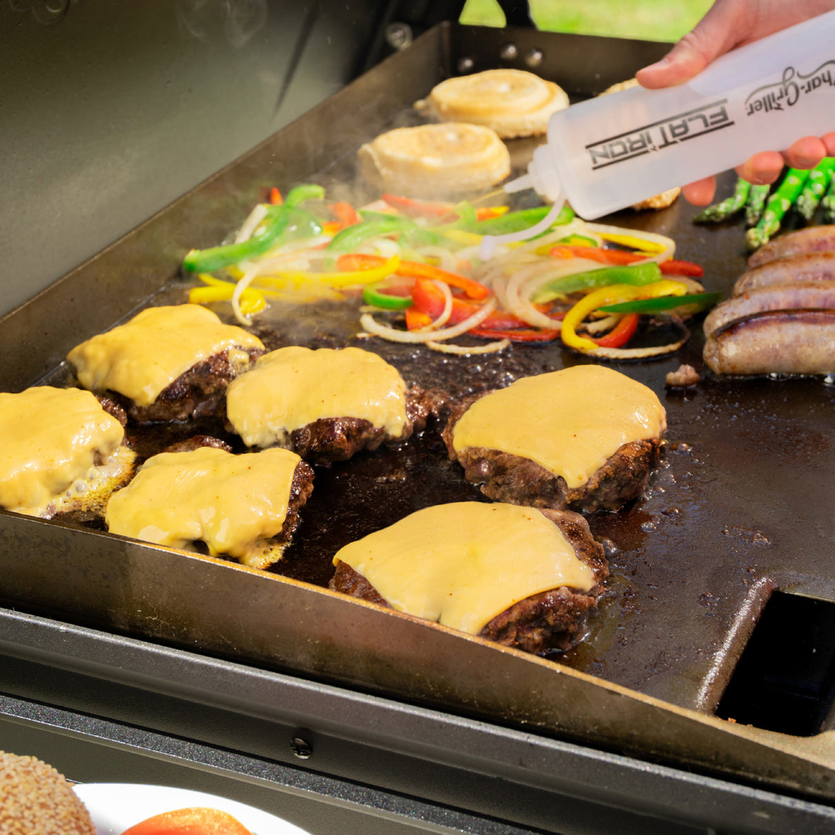 Char-Griller® Flat Iron™ 3-polttimon kaasukäyttöinen parilagrilli