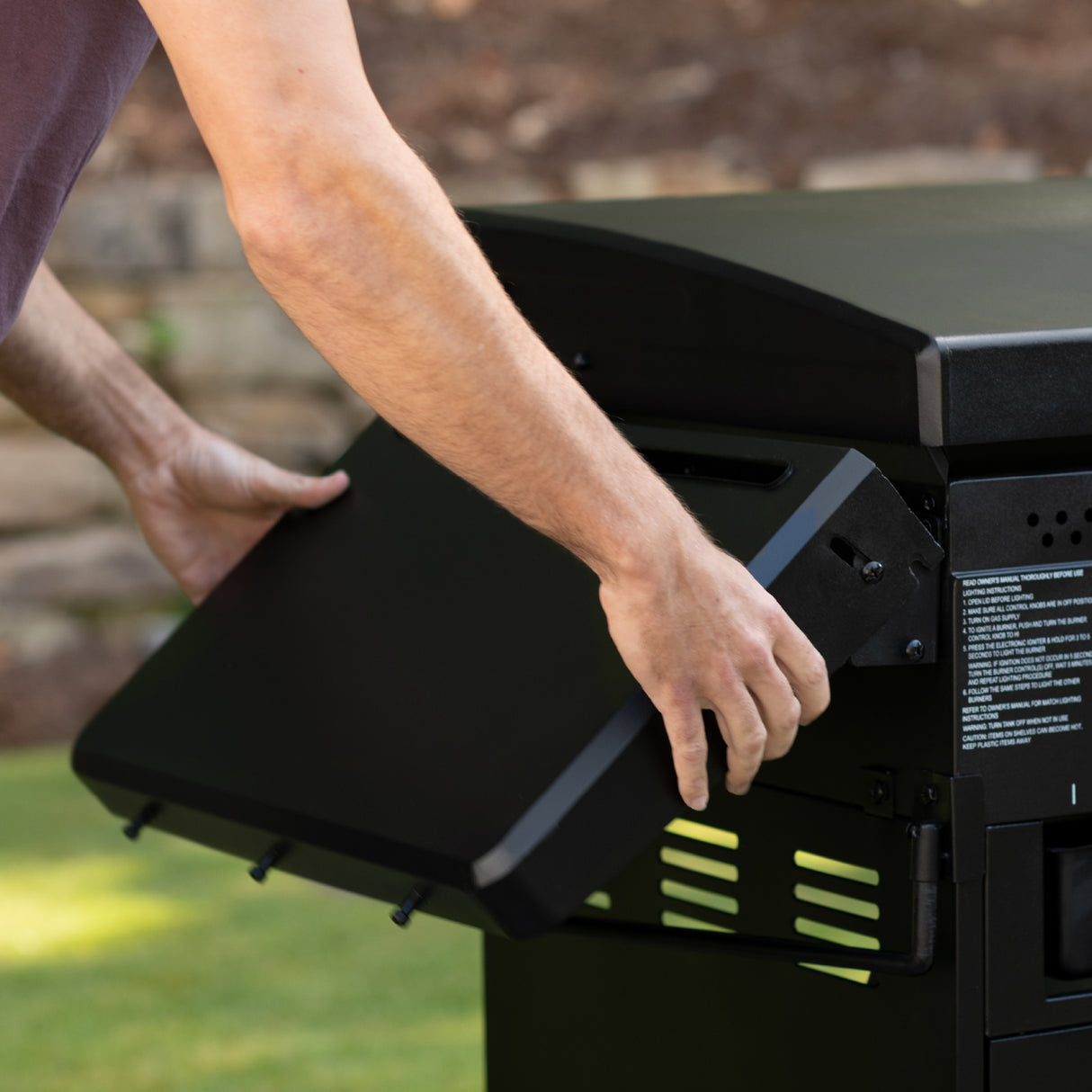 Char-Griller® Flat Iron™ Premium 4-polttimon kaasukäyttöinen parilagrilli