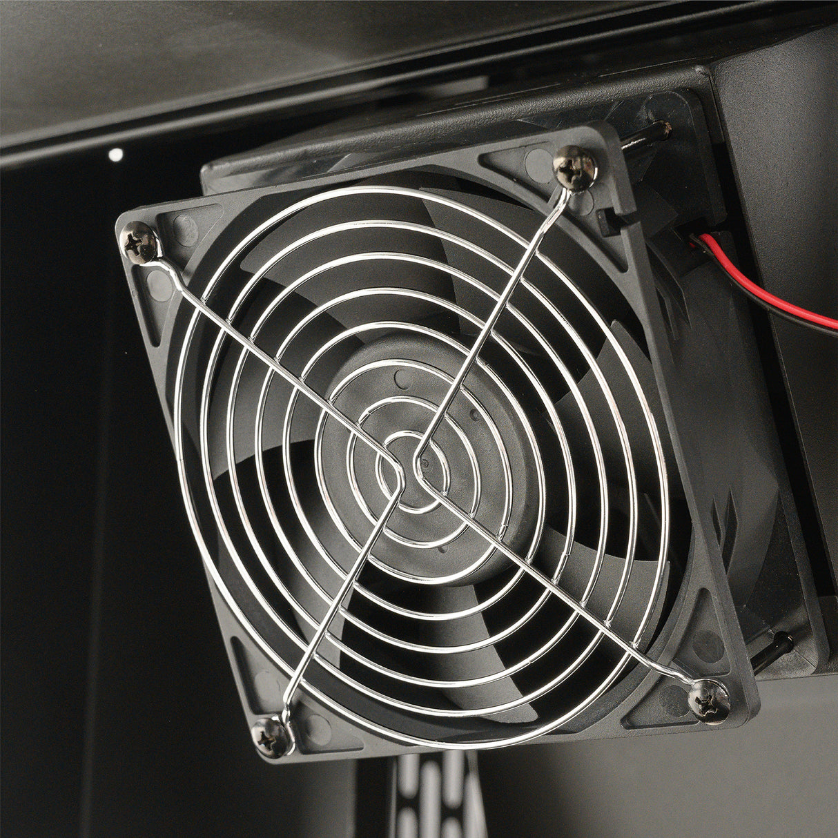 Masterbuilt Gravity Series® 600 Digitaalinen WiFi Hiiligrilli & Savustin