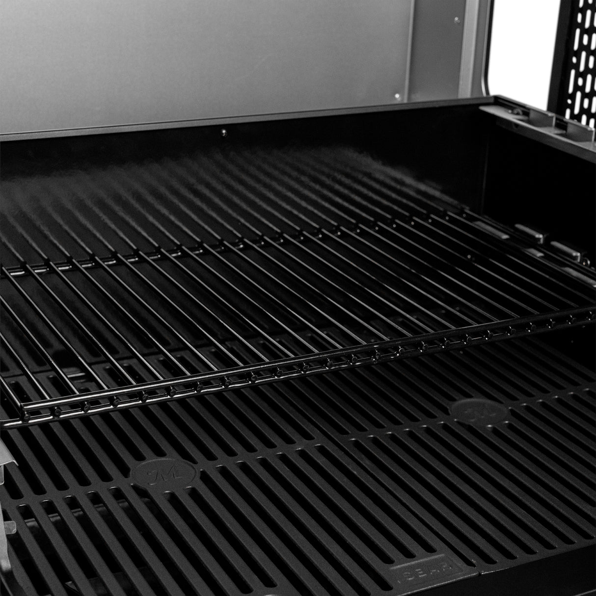 Masterbuilt Gravity Series® 600 Digitaalinen WiFi Hiiligrilli & Savustin