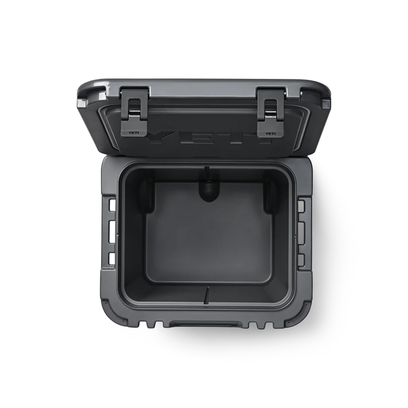 Grillitukusta tilattava Yeti Roadie 48 kylmälaukku on tilava ja jaettavissa tarvittaessa.