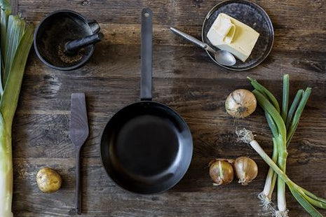 Satake hiiliteräspannu -yleiskuva