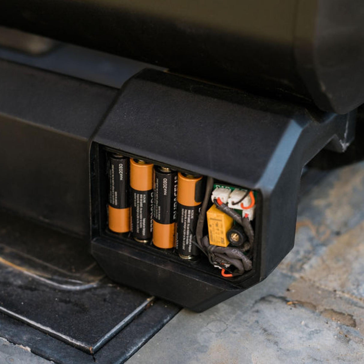 Masterbuilt Matkagrilli kokoontaitettavalla jalustalla