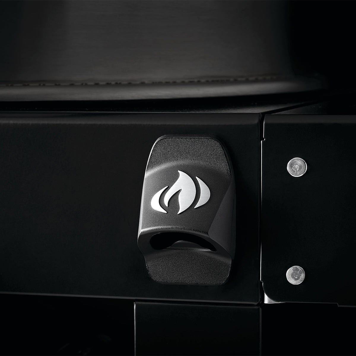 Napoleon PRO22K-C-3 hiiligrilli vaunulla