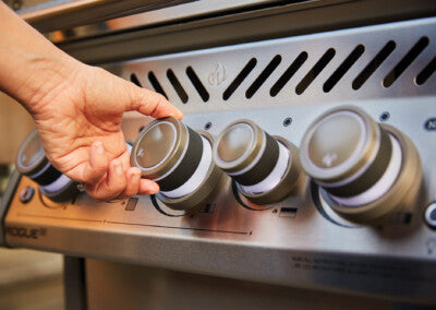 Napoleon Rogue® SE 425 RSIB kaasugrilli sivu- ja takapolttimella