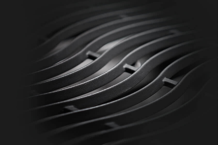 Napoleon Rogue Pro-S 525 -mallin kaasugrilli neljällä polttimella, takapolttimella ja keraamisella sivupolttimella. Wave valurautaparilat.