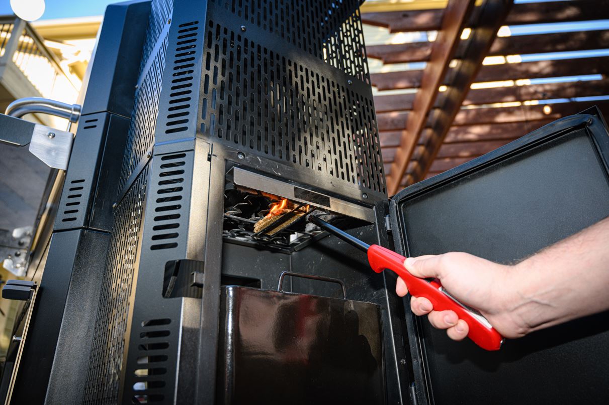 Masterbuilt Gravity Series 1050 WiFi Hiiligrilli & Savustin