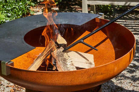 Barbecook Plancha 75 paistolevyllä voit paistaa ruokia käyttäen Jack 75 tulisijaa. Mukava tulevat paistolevylle sopivat asennusjalat.