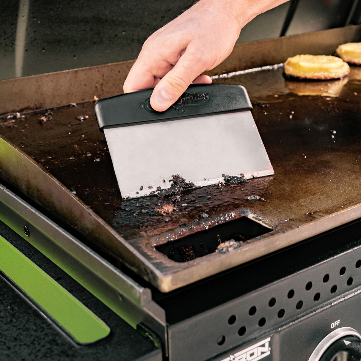 Char-Griller® Flat Iron™ 3-polttimon kaasukäyttöinen parilagrilli