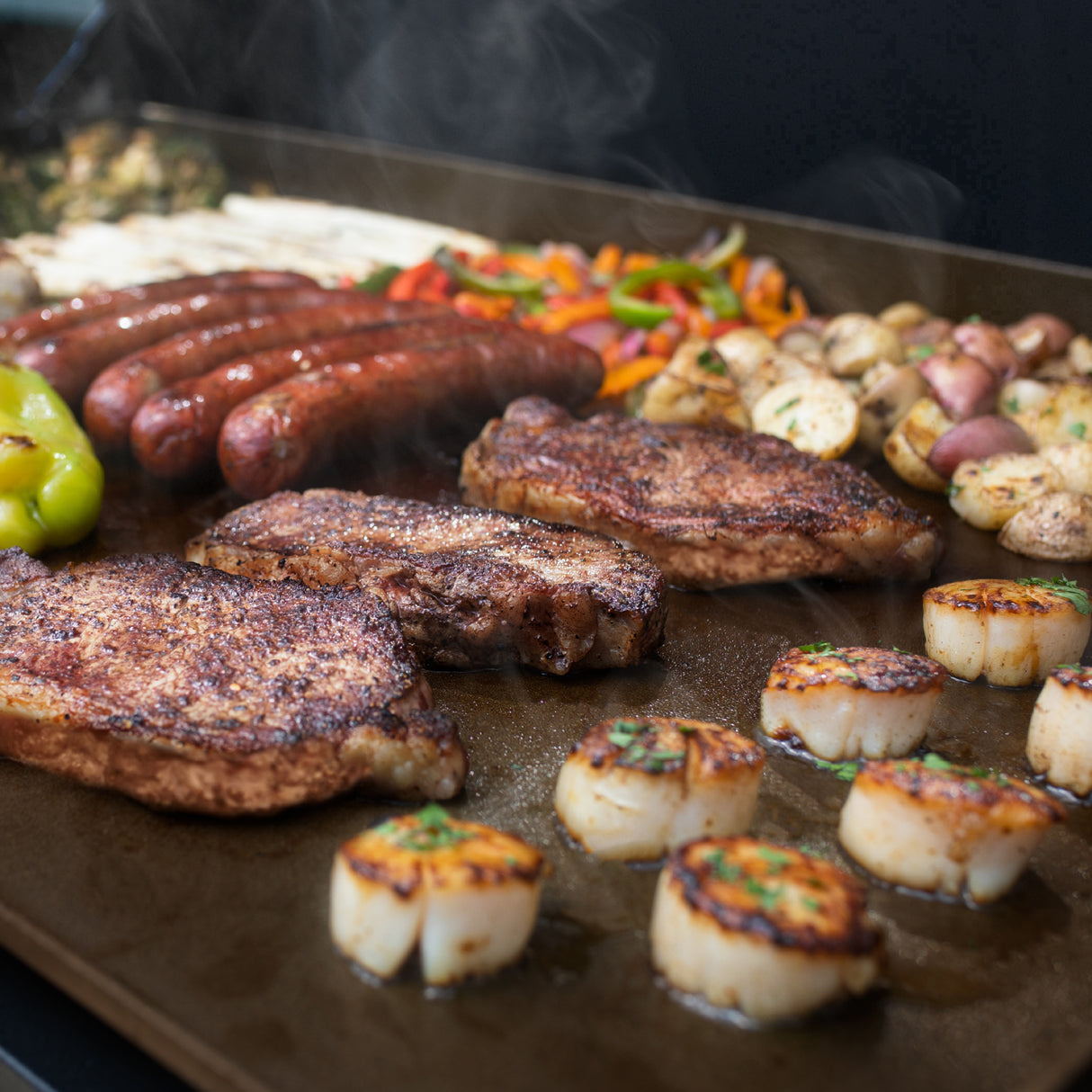 Char-Griller® Flat Iron™ Premium 4-polttimon kaasukäyttöinen parilagrilli
