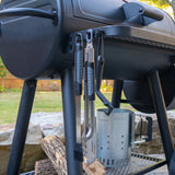 Char-Griller voitelusuti ripustettuna grillikoukkuun