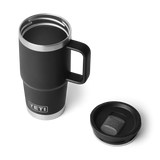 Yeti Rambler 591 ml matkamukissa on tiivis kansi kierteellä.