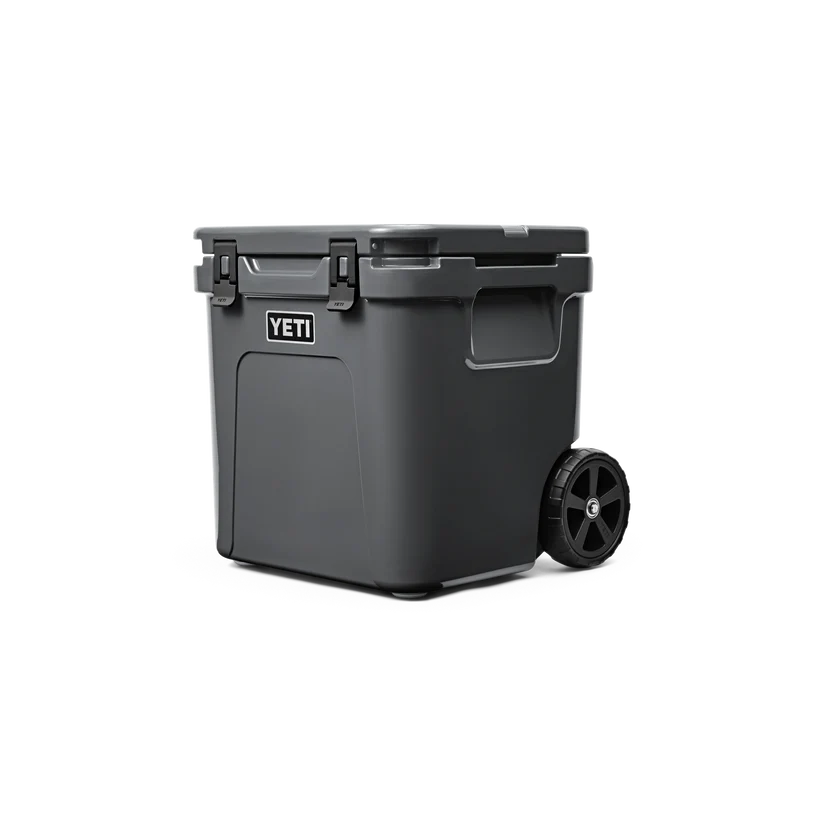 Grillitukusta tilattava Yeti Roadie 48 kylmälaukussa on kestävä kansi.