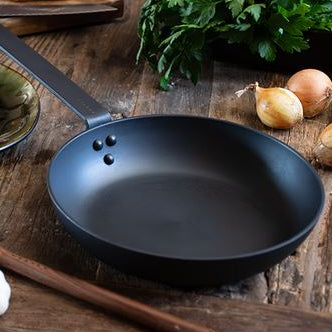 Satake hiiliteräspannu -yleiskuva