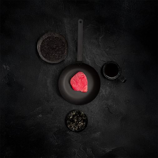 Satake hiiliteräspannu -yleiskuva