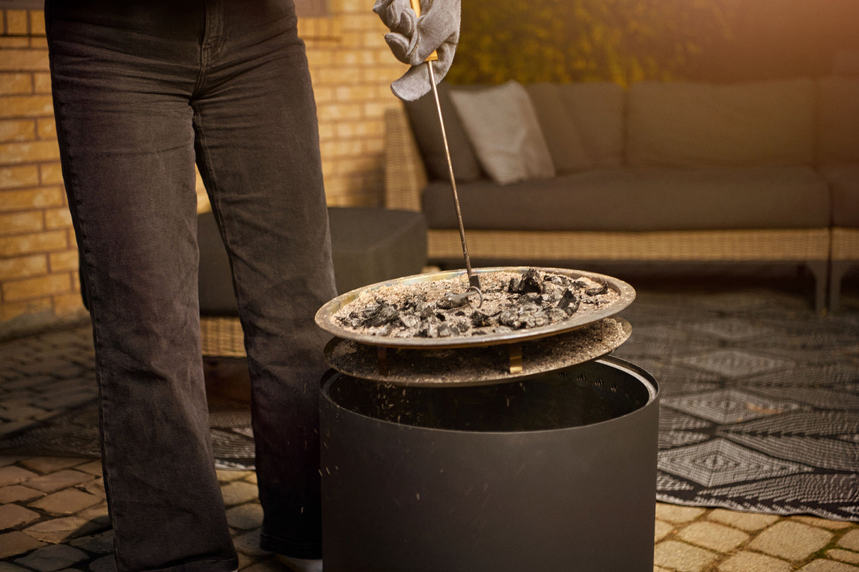 Napoleon Fire Pit -tulisijan puhdistus on helppoa ja kätevää.