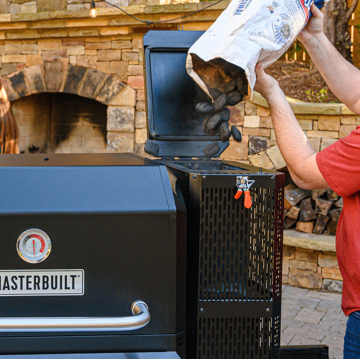 Masterbuilt Gravity Series 800 WiFi Hiiligrilli & Savustin